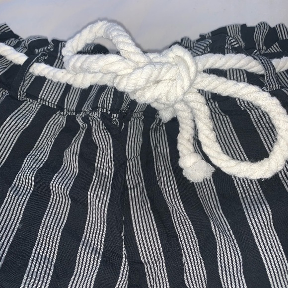 FOREVER 21 shorts - Picture 2 of 5